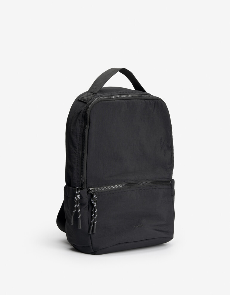 Mochilas Urbanas Nylon Mochila Con Bolsillo Delantero Y Laterales. - Negro