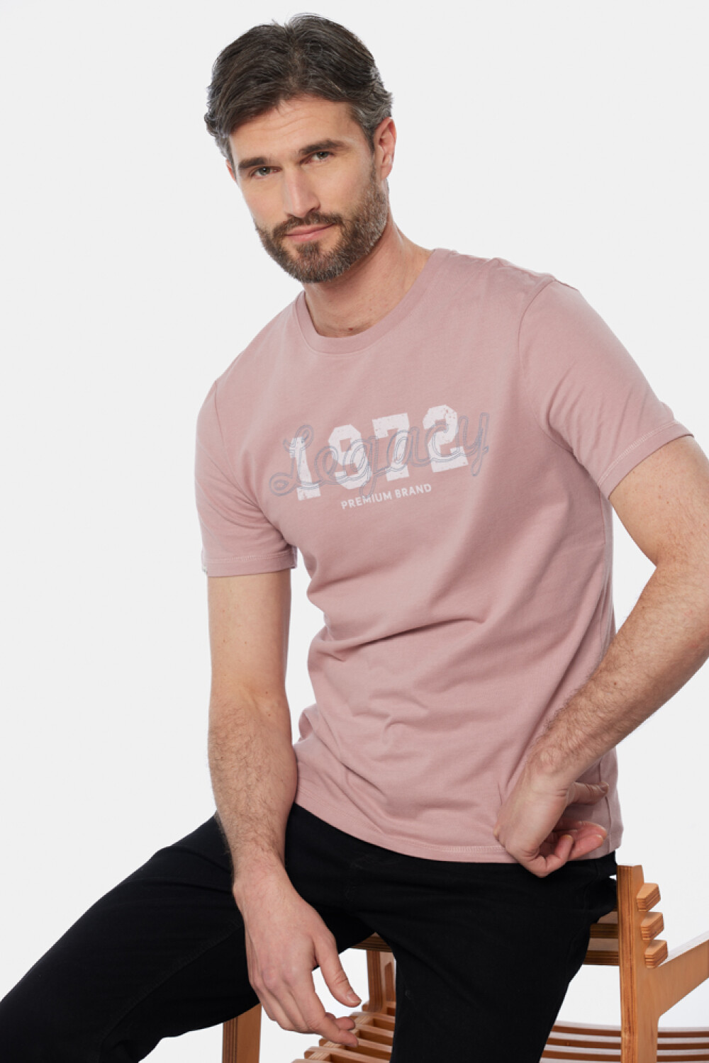 REMERA CON BORDADO Rosado