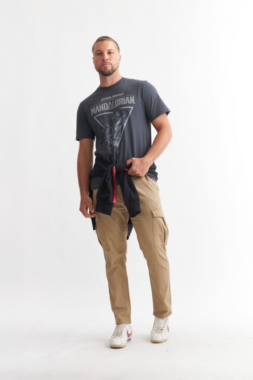 Remera Mandalorian GRIS OSCURO