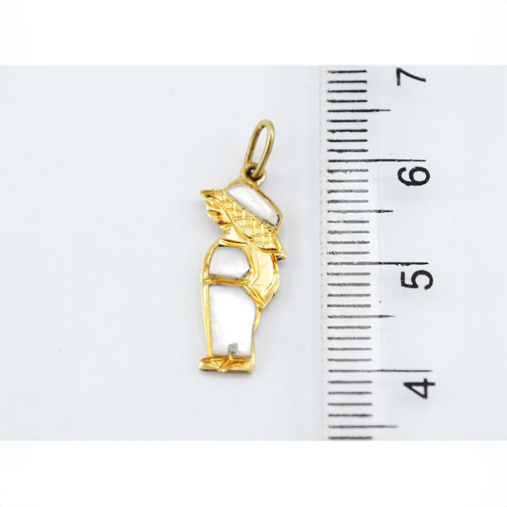 Dije Nene en Oro 18 K Con Nacar Dije Nene en Oro 18 K Con Nacar