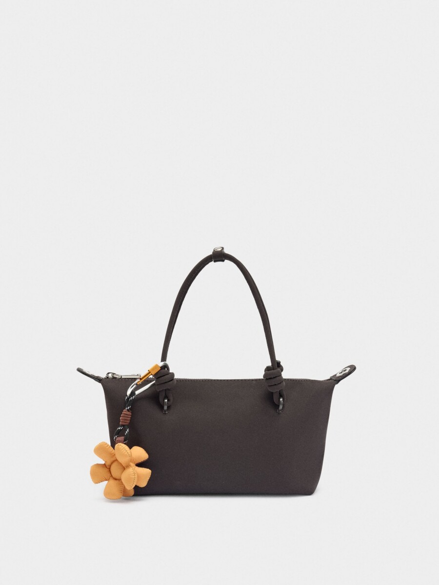 Bolso Tote Textura Suave Con Colgante S marron