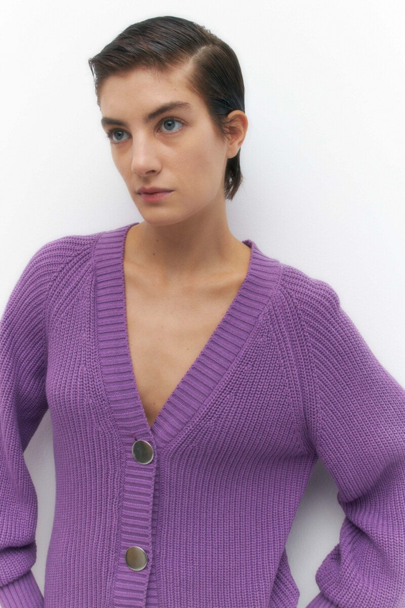 Cardigan con botones violeta