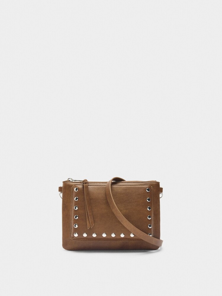 Bolso Bandolera Con Tachuelas camel