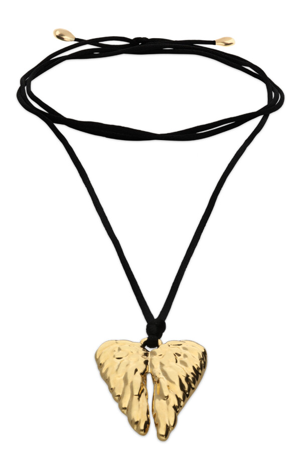 COLLAR LARGO CON HILO DE SEDA CON DETALLE DE ALAS EN ALEACIÓN DE METALES BAÑADO EN ORO 18K Colgante