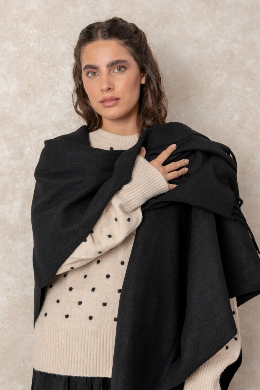 RUANA YOANA Negro