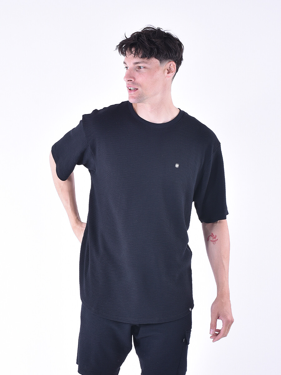 REMERA FAVO - NEGRO 