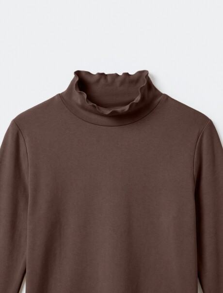 CAMISETA CUELLO ALTO - MARRÓN MARRÓN