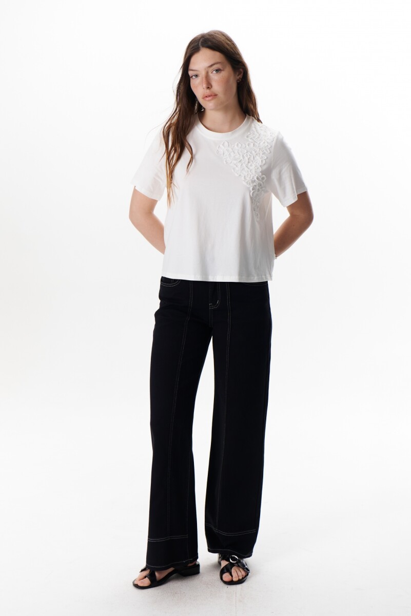 REMERA BLOOM - BLANCO 