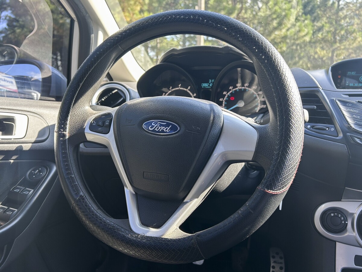 Ford Fiesta 2018 EXCELENTE ESTADO! | Permuta / Financia Ford Fiesta 2018 EXCELENTE ESTADO! | Permuta / Financia