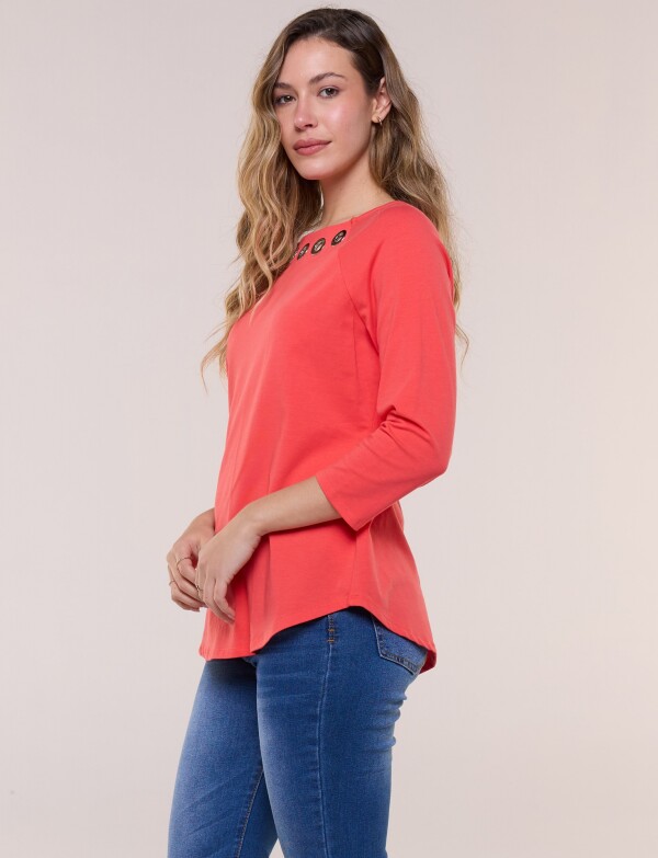 Remera Escote Bote Con Ojalillos Metálicos CORAL
