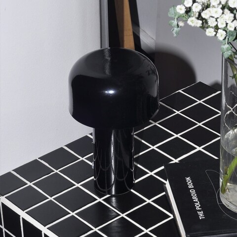 Lampara de mesa recargable USB negro