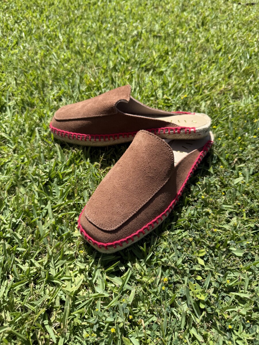 ZUECO PEACH - Chocolate 