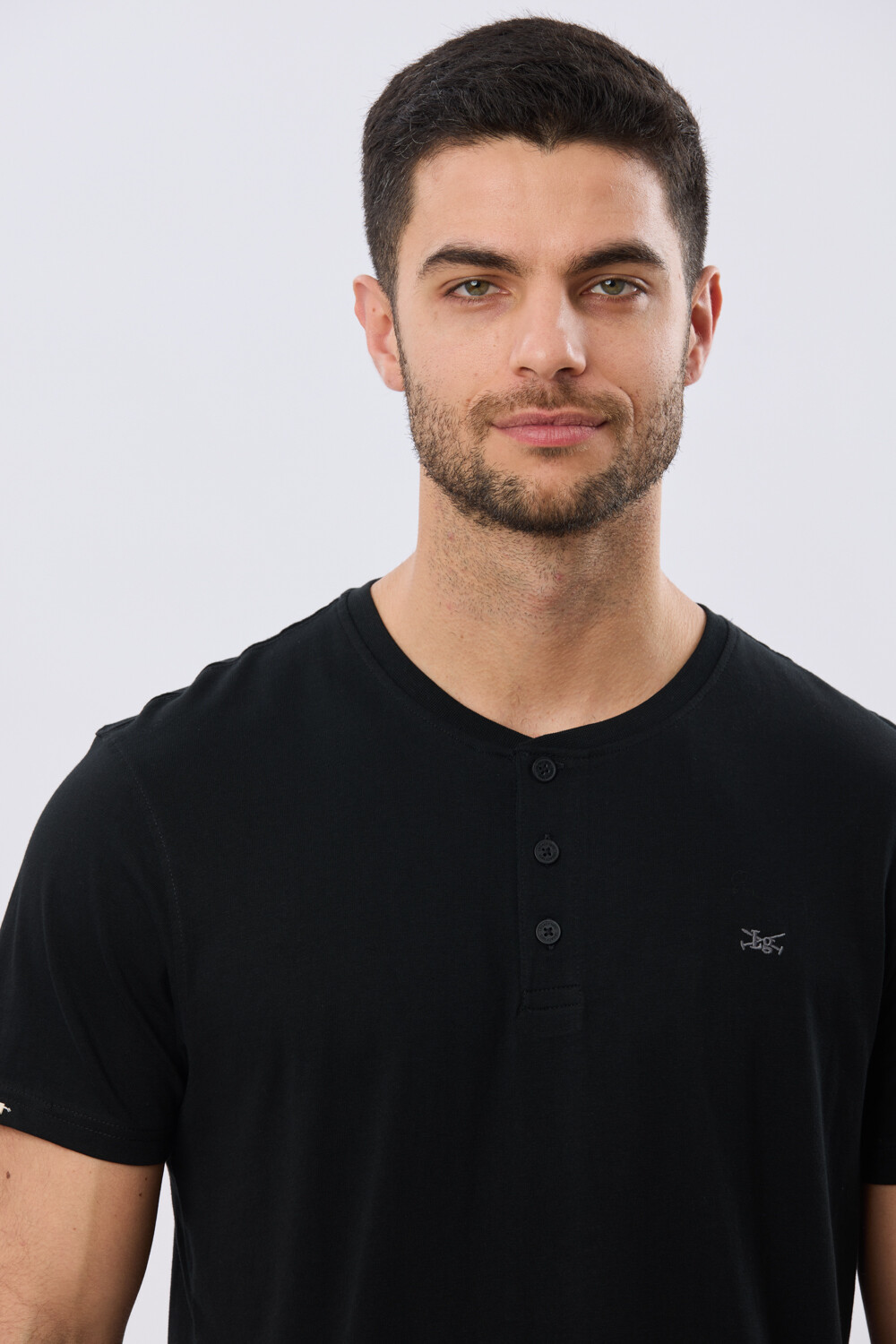 REMERA LISA DE ALGODÓN Negro