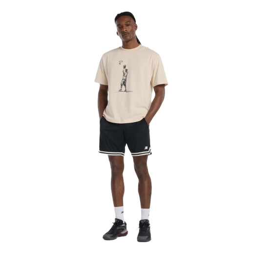 Remera New Balance Hoops Player - Beige Remera New Balance Hoops Player - Beige