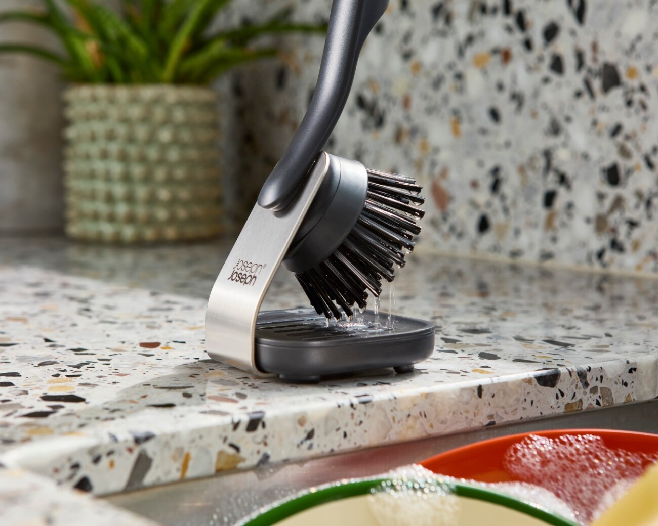 Cepillo de Cocina Joseph Joseph SinkTech™ con Base - Preventa Cepillo de Cocina Joseph Joseph SinkTech™ con Base - Preventa