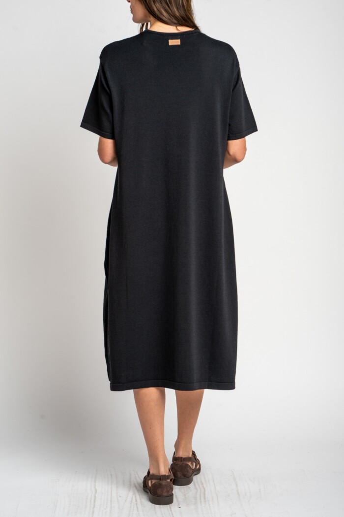 Vestido Tejido Con Bordado Negro