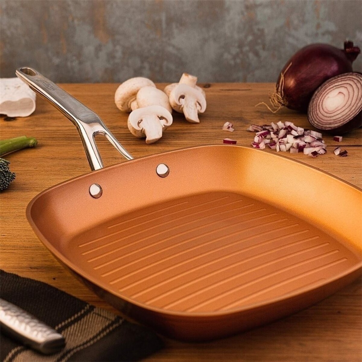 PLANCHA 28X28X4CM ALUM FORJ INDUCCION ORIGEN 