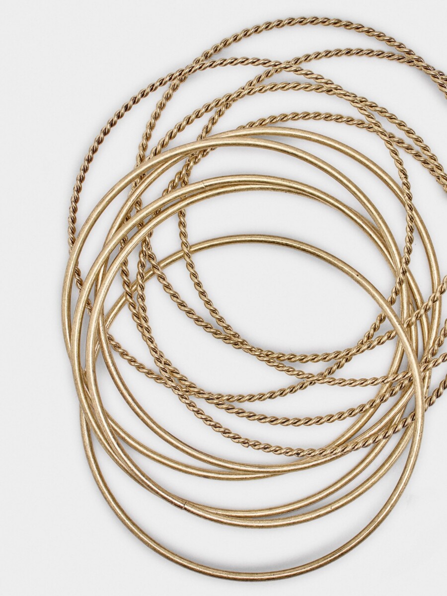 Set De Pulseras Lisas Y Entrelazadas dorado
