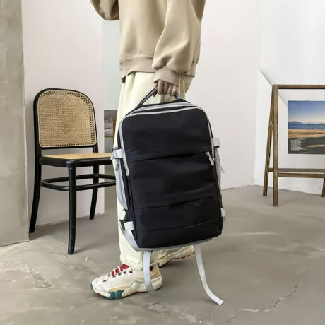 Mochila expandible mediana con compartimentos Negro