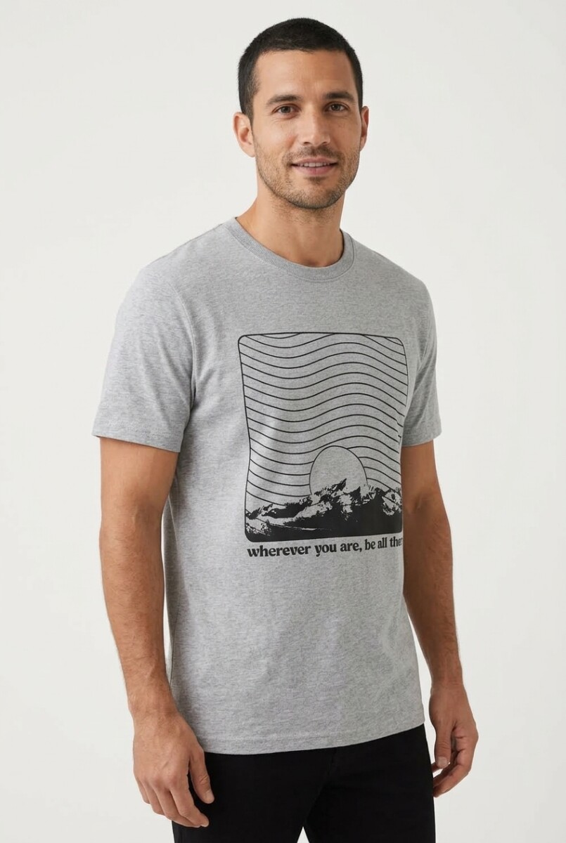 Remera m/c estampada Be There - Gris melange 