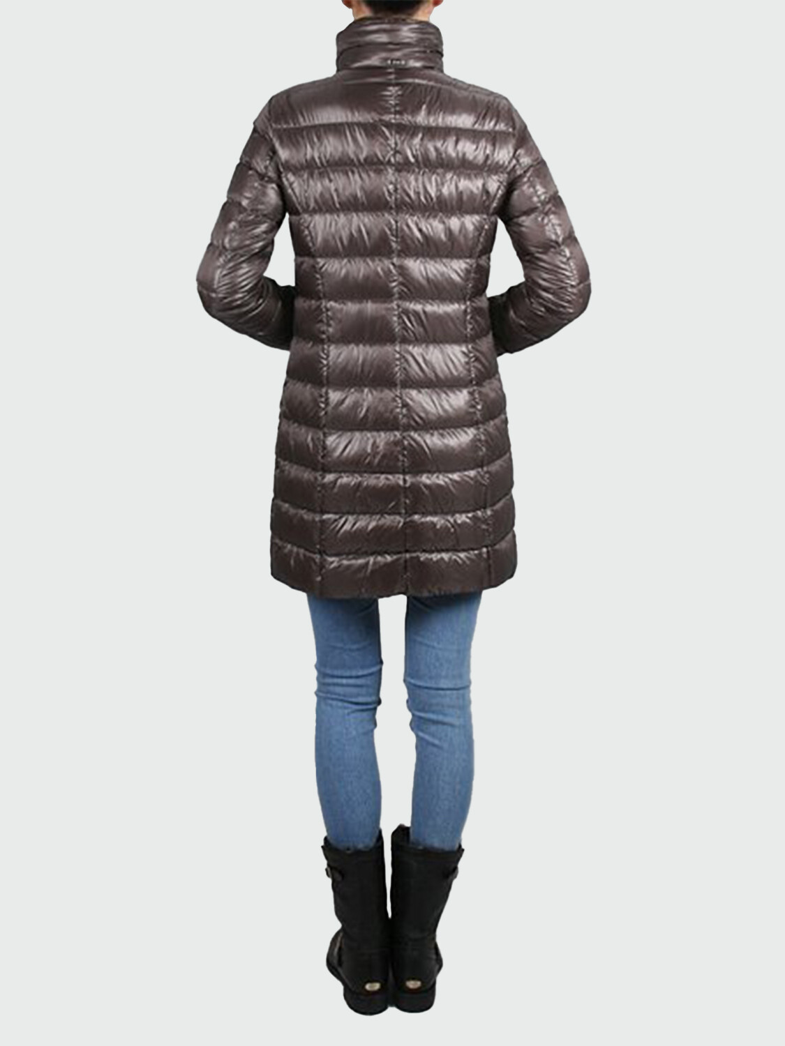 Herno - Campera larga con bolsillos confeccionada en nylon ultraligth. María Gris