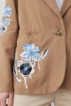 Blazer con bordados florales tostado