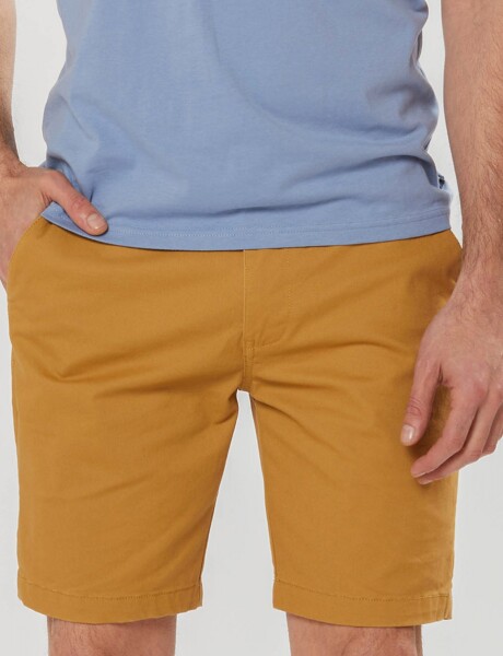 BERMUDA CLÁSICA CON SPANDEX Mostaza