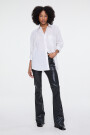 PANTALÓN DENIM SÍMIL CUERO Negro