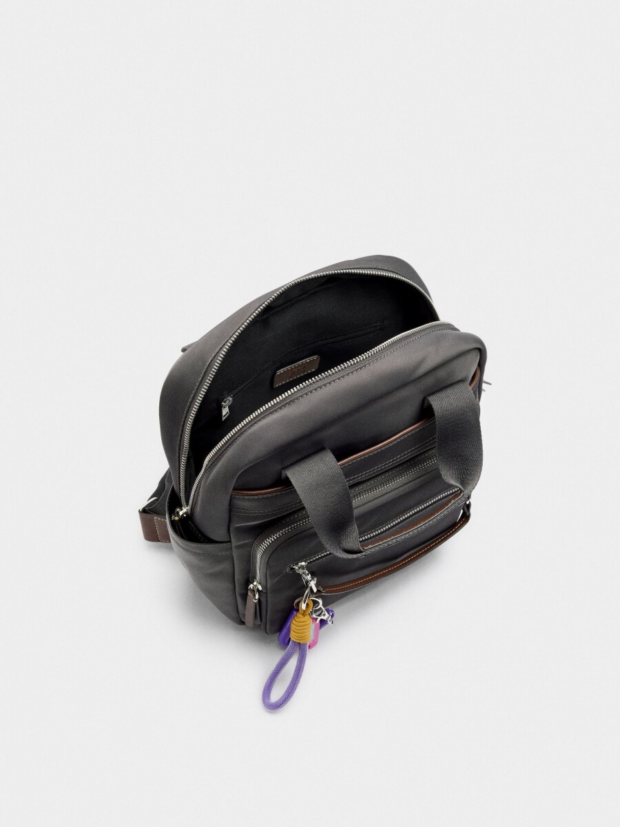 Mochila De Nylon Con Colgante gris