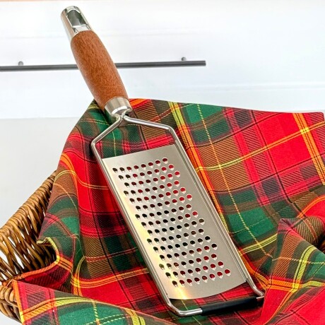 Rallador Manual de Acero Inoxidable con Mango de Madera Rallador Manual de Acero Inoxidable con Mango de Madera