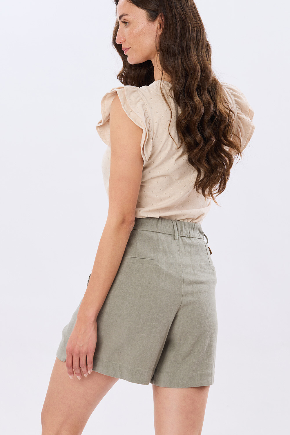 SHORT DE LINO CON VOLADO Verde
