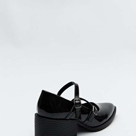 ZUECO NUVUS Charol Negro