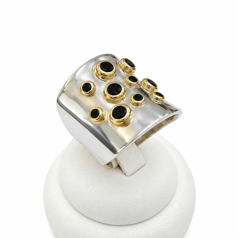 Anillo con zirconias negras Anillo con zirconias negras