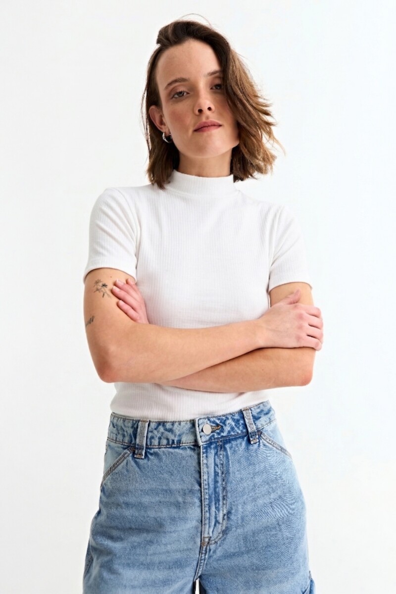 Remera m/c con cuello media polera - Blanco 