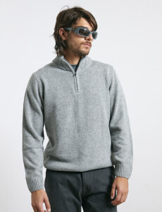 470421 REMERA HARRY Gris