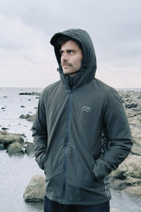 CAMPERA BAJO 0° / Verde Oscuro U