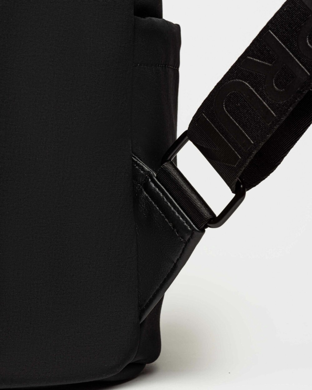Mochila Adventure en nylon Negro