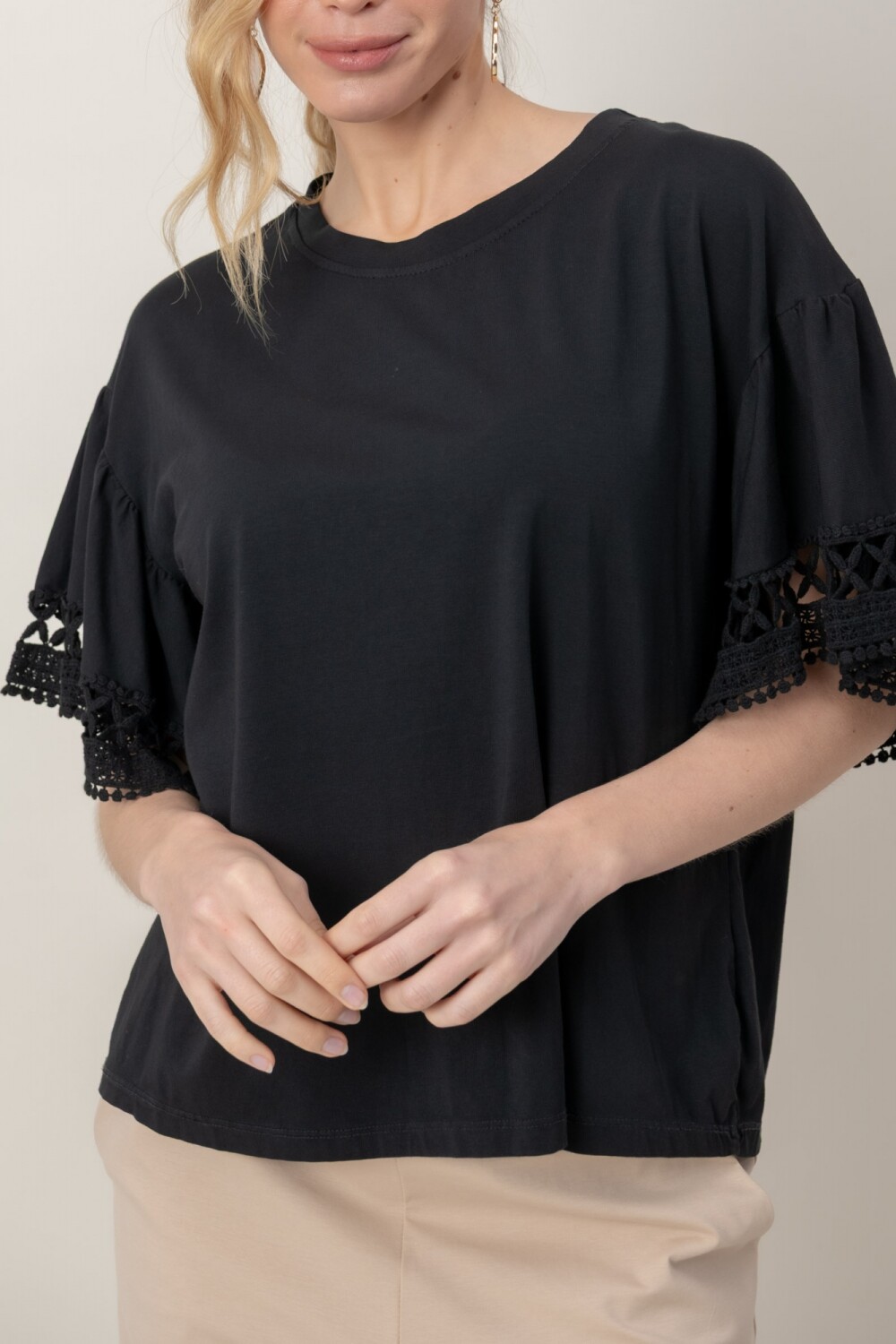 REMERA DHARA Negro
