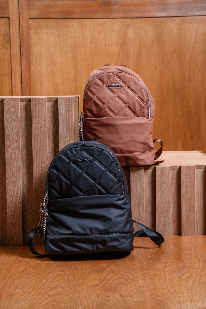 Mochila Mediana. NEGRO