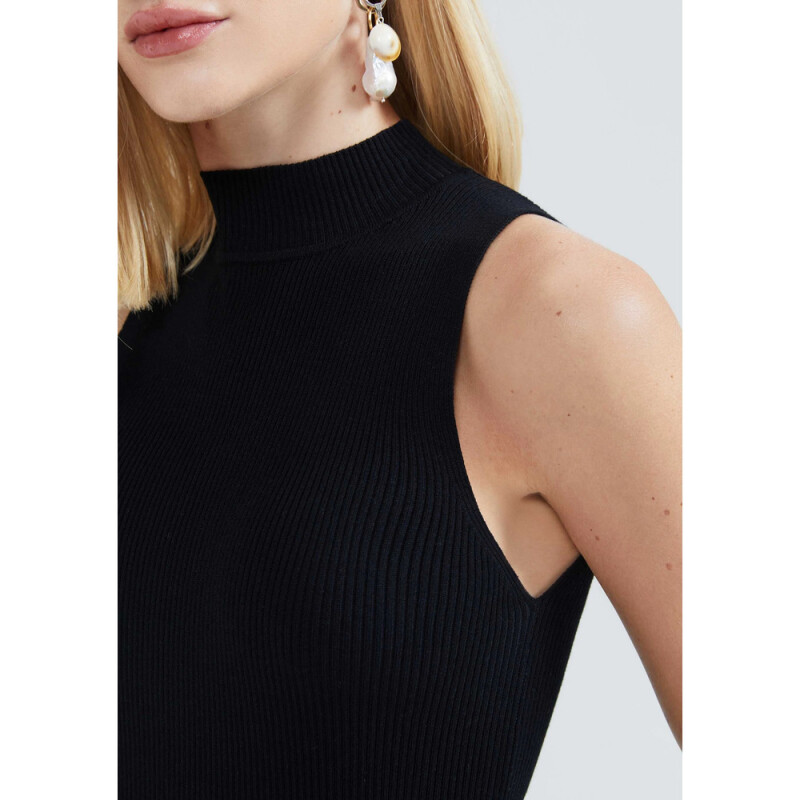 BLUSA SM FEM PRETO ESCURO