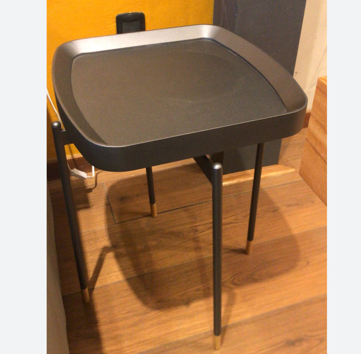 MESA LATERAL - 43x43x55 CMS - MADERA CINAMOMO - LACA GRAFITO 