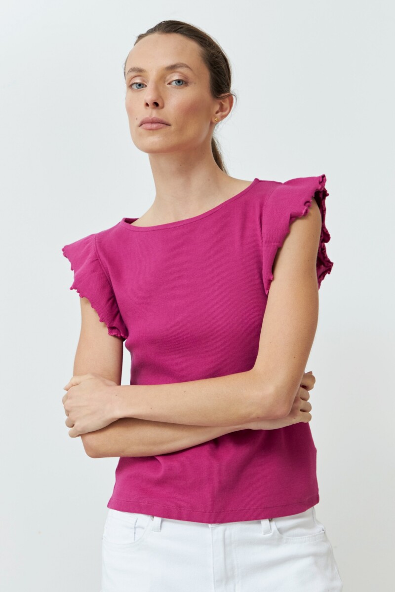 Top canalé con volados fucsia