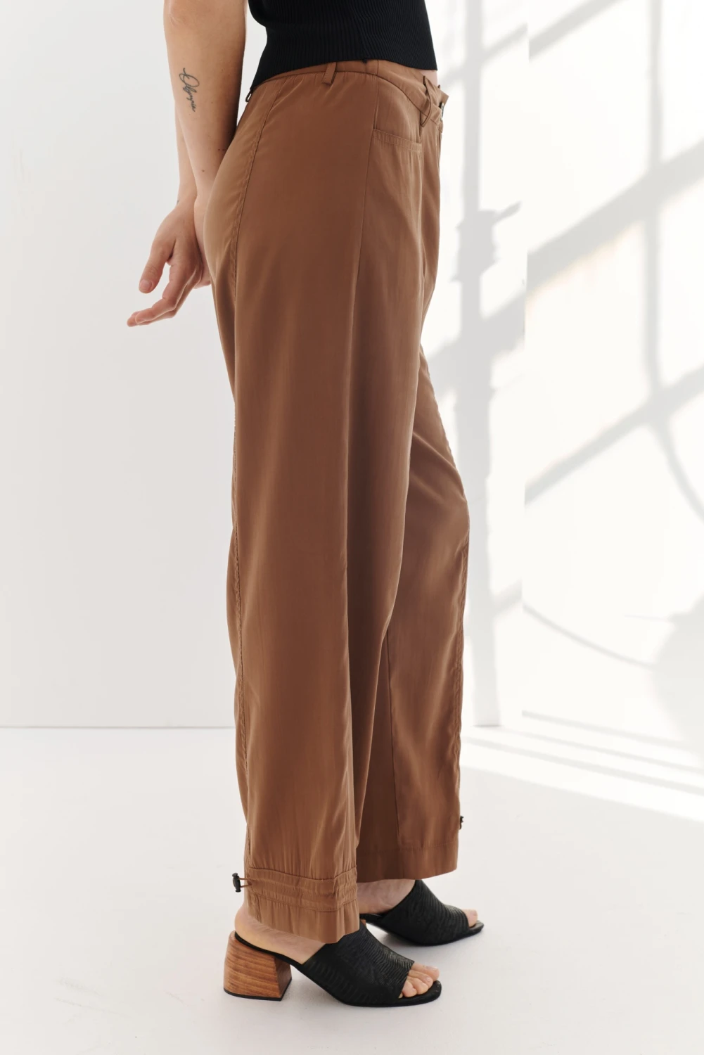 PANTALON ZIP camel 4