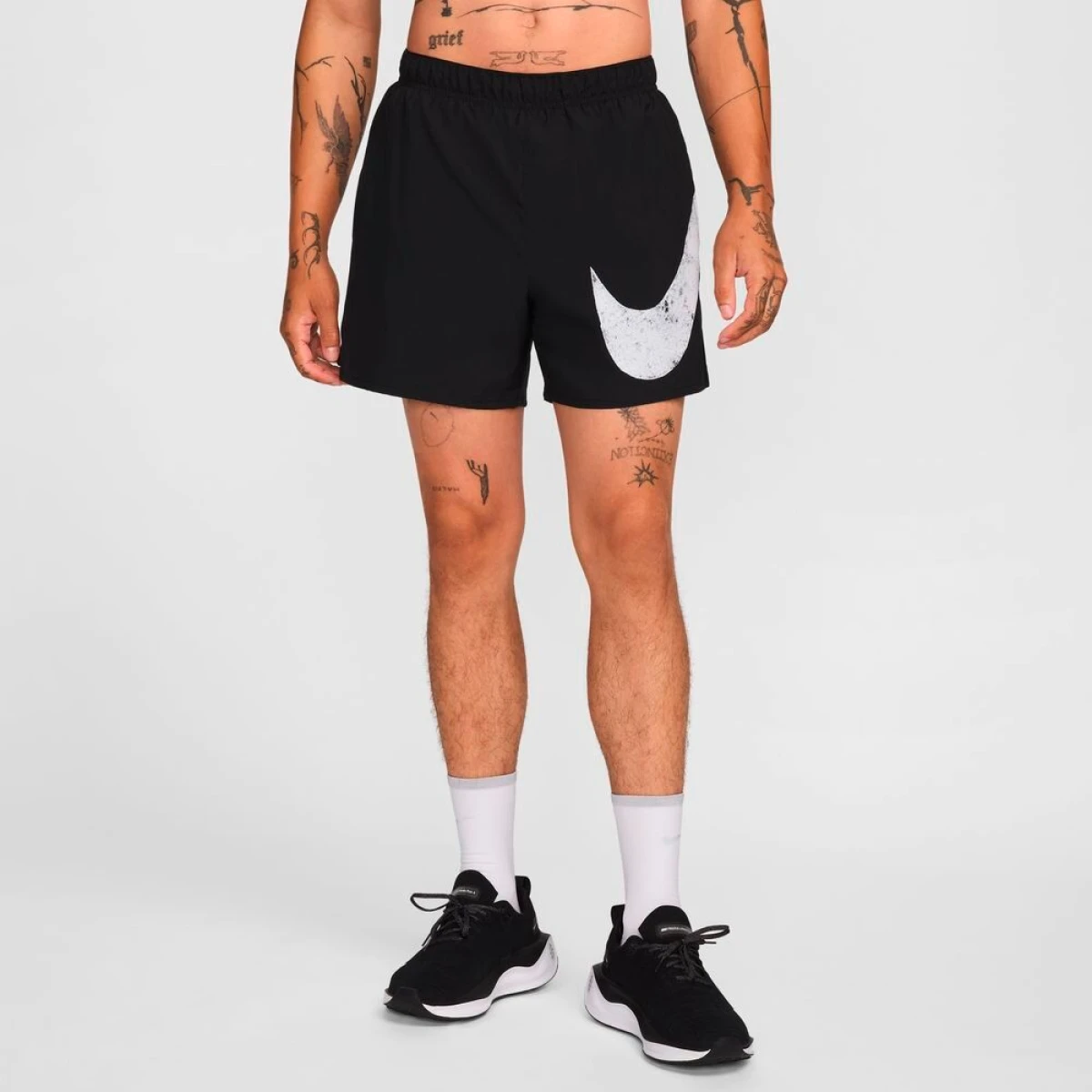 Short Nike Dri-Fit Challenger Swoosh 5In de Hombre - Negro 