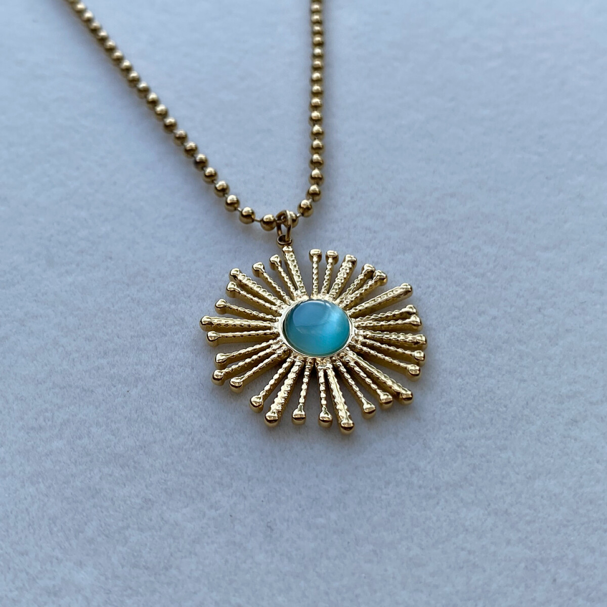 Collar MILA en acero dorado 