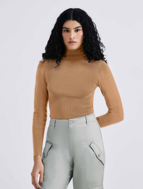 BLUSA MANGA LARGA CUELLO ALTO BEIGE
