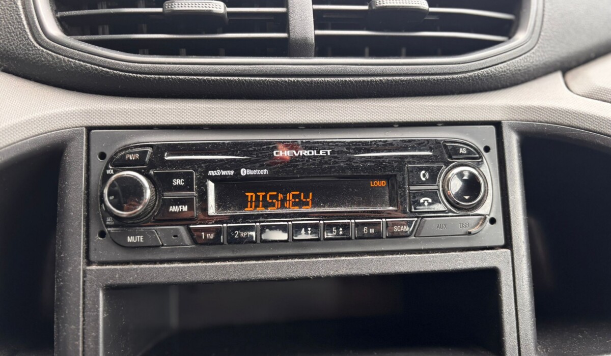 Chevrolet Onix Joy LT 1.0 - 2018 Chevrolet Onix Joy LT 1.0 - 2018