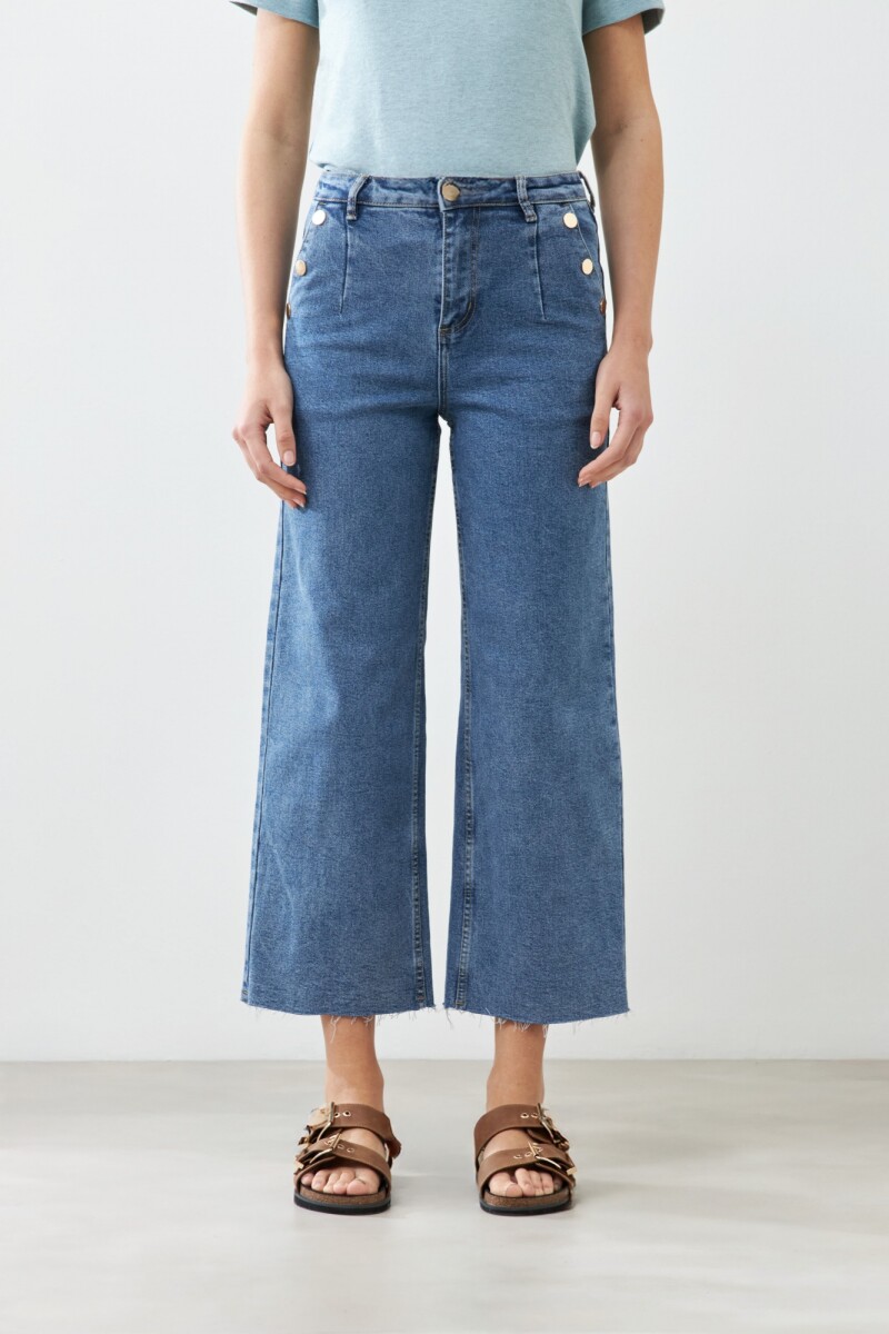 Jean culotte Paulina con botones metálicos jean medio