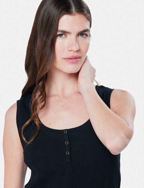 MUSCULOSA RIB CON BOTONES Negro