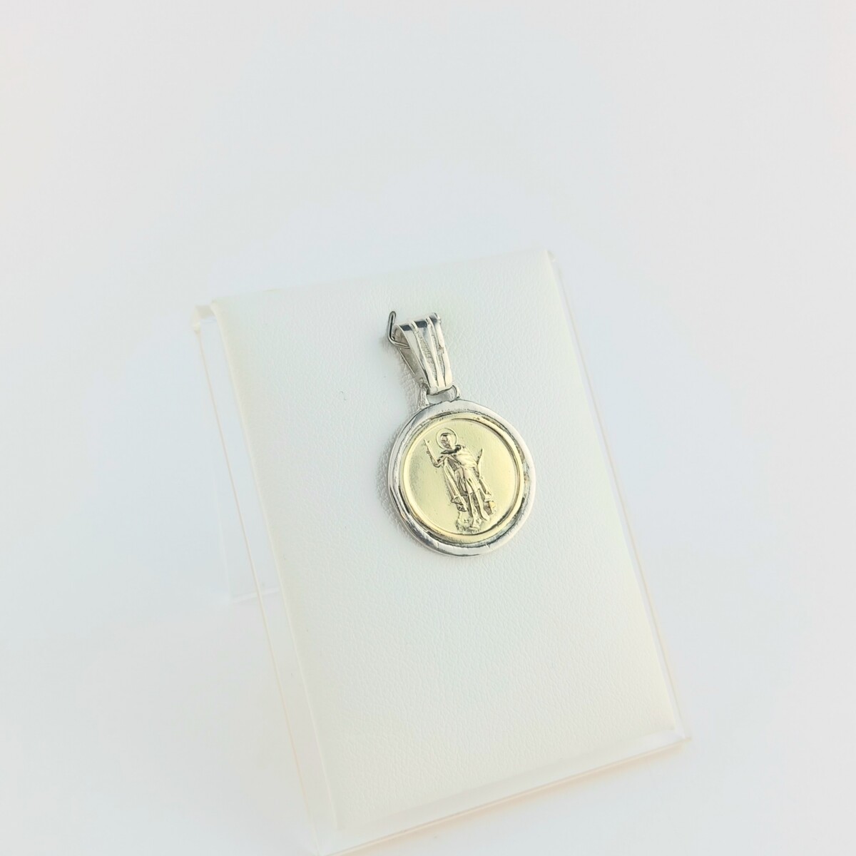 Medalla religiosa de San Espedito en plata 925 con double de oro 18 ktes. 